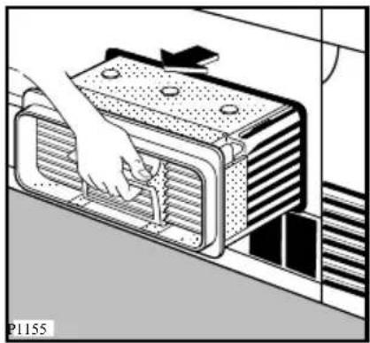 Lloyds 70 E - Reinigung des Luftkondensors - 3