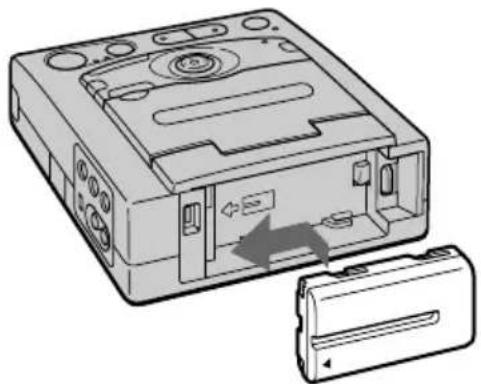 SONY MVC-FDR3 - Fije el paquete de batería en la unidad. - 1