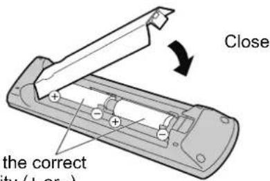 PANASONIC Viera TX-L32S10E - Installing / removing remote's batteries - 2