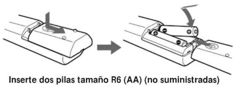 Inserte dos pilas tamaño R6 (AA) (no suministradas)