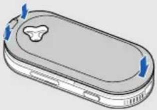 SAMSUNG Beat DJ GT-M7600 - SIM- oder USIM-Karte und Akku einsetzen - 4