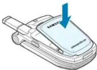 SAMSUNG SGH-Z105M - Akku einsetzen - 2
