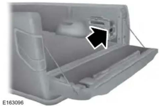 FORD F-250 Super Duty (2017) - BED EXTENDER (If Equipped) - 2
