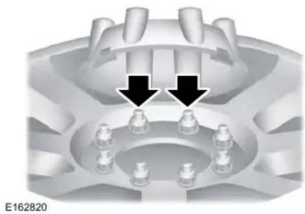FORD F-450 Super Duty (2020) - Tire Change Procedure - 28