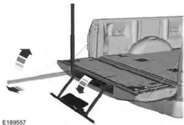 FORD F-450 Super Duty (2020) - Opening the Step - 2