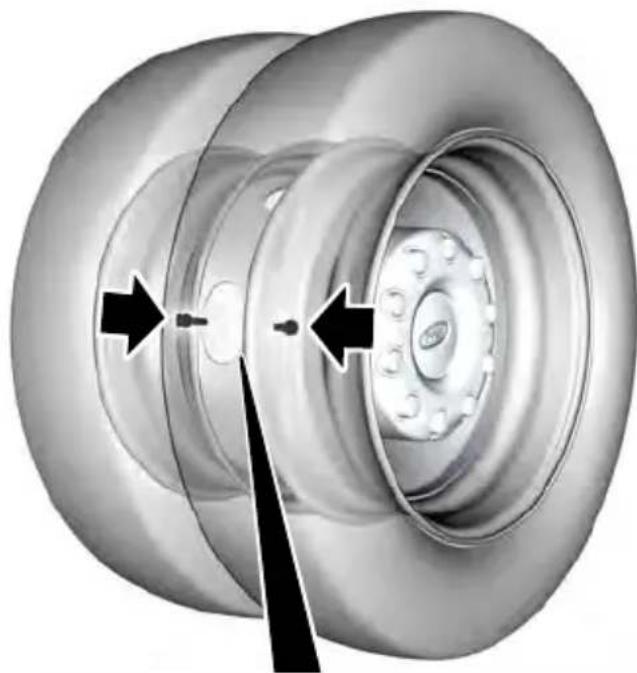 FORD F-450 Super Duty (2020) - Tire Rotation - 4