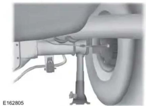 FORD F-450 Super Duty (2020) - Tire Change Procedure - 15