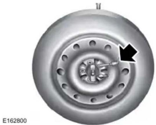 FORD F-350 Super Duty (2019) - Stowing the Flat or Spare Tire - 1