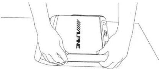 ALPINE PKG-RSE3DVD - Remove both side panels of the interchangeable color covers. - 1