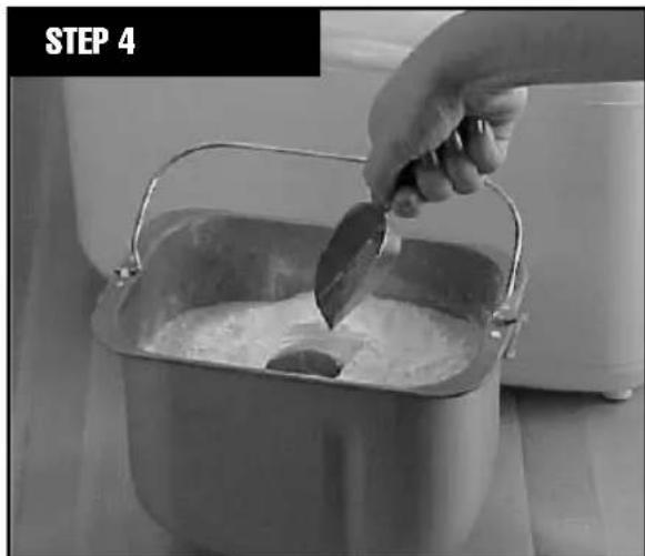 Breadman TR845 - MAKING DOUGH AND BAKING BREAD - 4