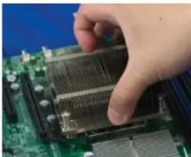 Supermicro X8DAH+ - Removing the Heatsink - 4