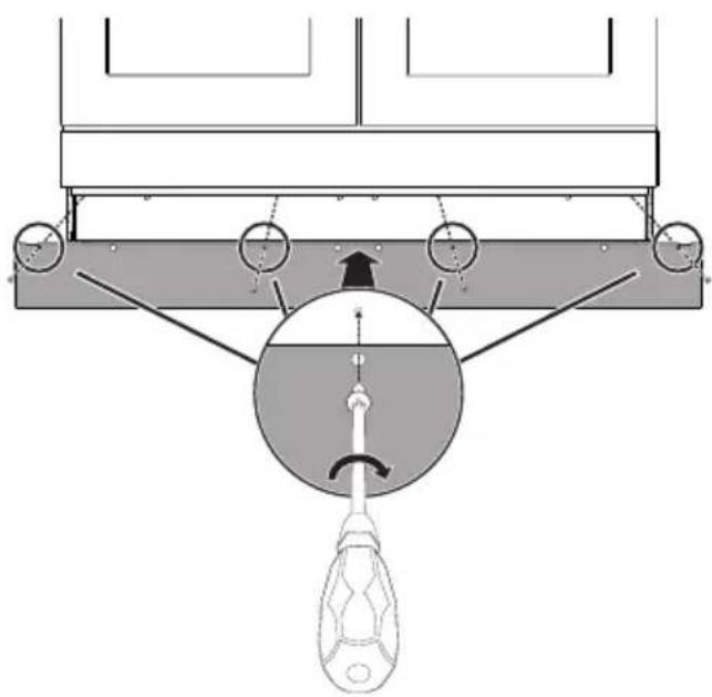 SMEG CPF120IGMPBLD - Montage des vorderen Sockels - 2