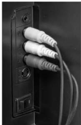 Tevion P15017 (MD 30373) - Mit einem Stereo-Cinch-Kabel und Video-Cinch-Kabel oder S-Video-Kabel - 1