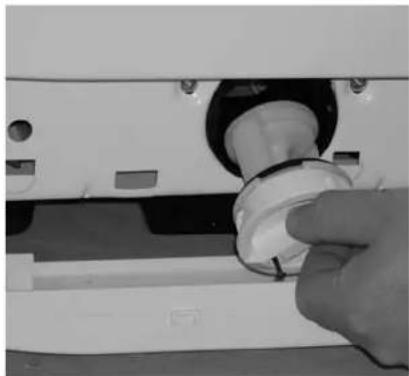 HOOVER HNL 642 Nextra - Cleaning the door glass - 6