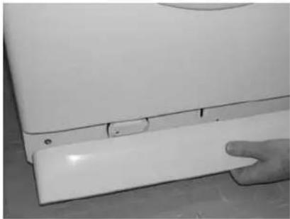 HOOVER HNL 642 Nextra - Cleaning the door glass - 4