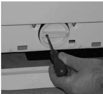 HOOVER HNL 642 Nextra - Cleaning the door glass - 5