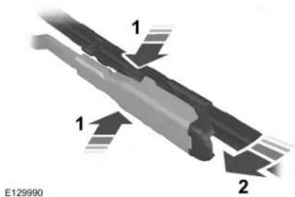 Lincoln Continental (2020) - Changing the Windshield Wiper Blades - 1