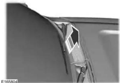 Lincoln Navigator (2020) - CHANGING THE WIPER BLADES - 1