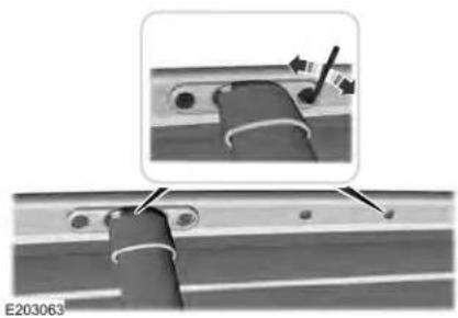 Lincoln Navigator (2020) - Adjusting the Crossbar (If Equipped) - 1