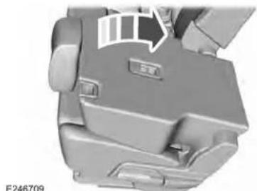 Lincoln Navigator (2020) - Folding the Second Row Outermost Seats - 3