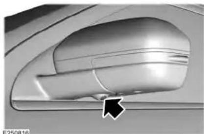 Lincoln Navigator (2020) - Side Camera - 1