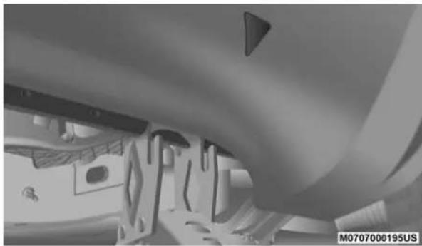 JEEP Grand Cherokee (2020) - Loosen Lug Nuts - 3