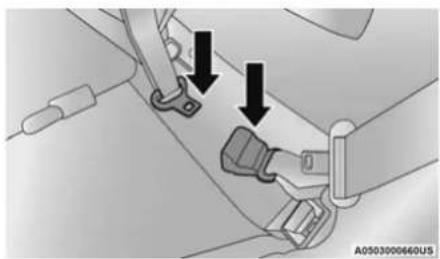 JEEP Cherokee (2021) - Second Row Center Seat Belt Operating Instructions — Fixed Rear Seat — If Equipped - 3