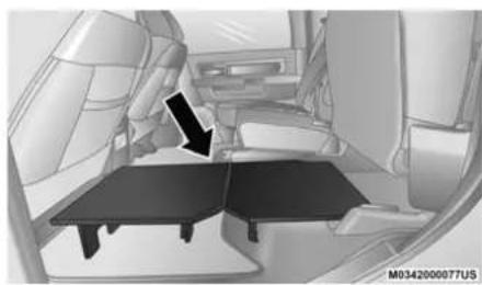 RAM 1500 Classic (2020) - Unfolding The Load Floor/Crew Cab - 3