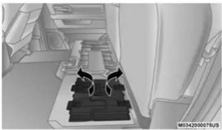 RAM 1500 Classic (2020) - Unfolding The Load Floor/Crew Cab - 1