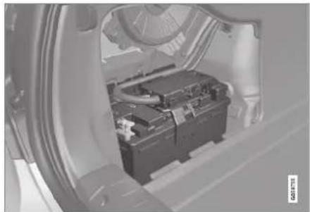 VOLVO S60 (2021) - Starter battery service life and capacity - 1