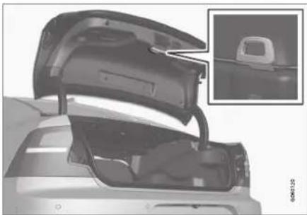 VOLVO S60 (2021) - Opening the trunk lid from inside the trunk 13 - 1