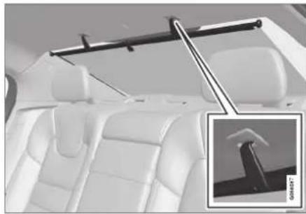 VOLVO S60 (2021) - Using sun curtains\* - 1