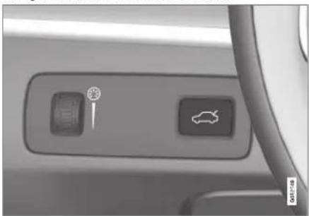 VOLVO S60 (2021) - Unlocking the trunk lid from inside the vehicle - 1