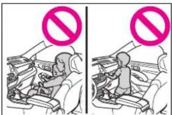 Diagram showing two scenarios of a baby car seatbelt, one with no prohibition sign and the other with no prohibition sign.