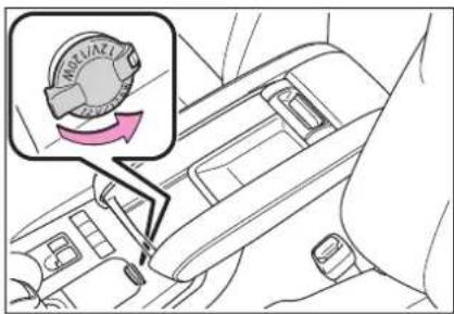 Diagram showing car interior and steering wheel with a magnified view of the steering wheel's rotation indicator