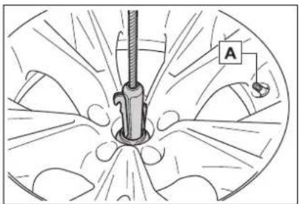 TOYOTA Highlander Hybrid (2021) - Stowing the flat tire, jack and all tools - 4