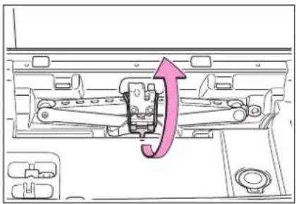 TOYOTA Highlander Hybrid (2021) - Taking out the jack - 4