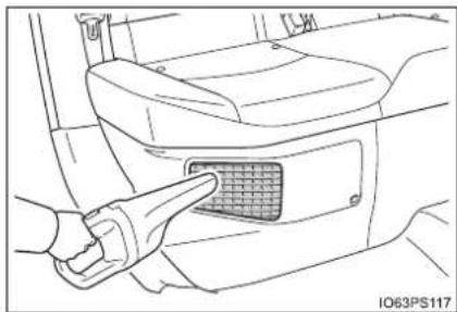 TOYOTA Prius (2021) - Cleaning the air intake vent - 1