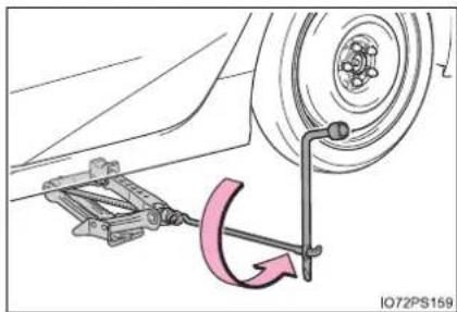 TOYOTA Prius (2021) - Installing the spare tire - 4