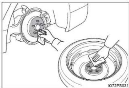 TOYOTA Prius (2021) - Installing the spare tire - 1