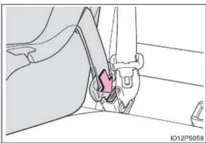 TOYOTA Prius (2021) - Removing a child restraint system installed with a seat belt - 1