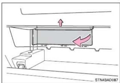 TOYOTA Sequoia (2021) - Removal method - 3