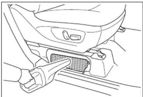 TOYOTA Sienna Hybrid (2021) - Cleaning the air intake vents - 1