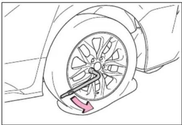TOYOTA Sienna Hybrid (2021) - Replacing a flat tire - 2