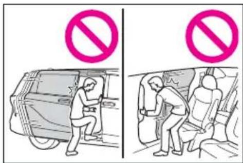 Diagram showing two scenes of a person inside a vehicle, one with a no-smoking symbol and the other with a same symbol.