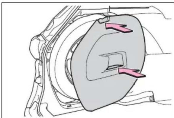 TOYOTA Sienna Hybrid (2021) - Stowing the spare tire - 3
