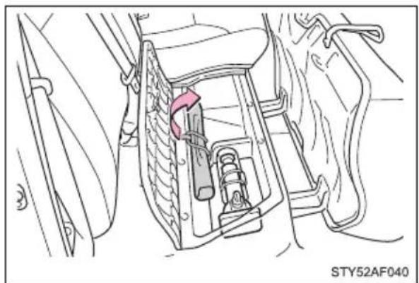 TOYOTA Tacoma (2021) - Taking out the jack and tool bag (Double Cab models) - 3