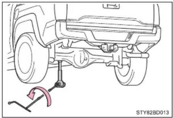 TOYOTA Tacoma (2021) - Installing the spare tire - 5