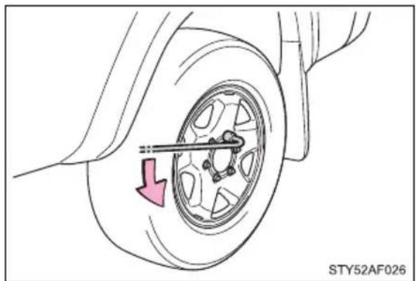 TOYOTA Tacoma (2021) - Replacing a flat tire - 2