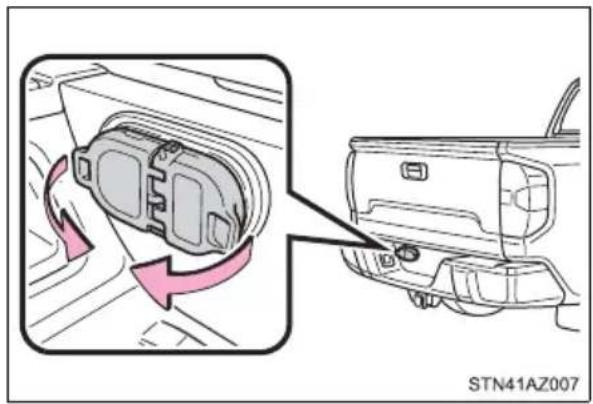 TOYOTA Tundra (2021) - Connecting trailer lights - 2